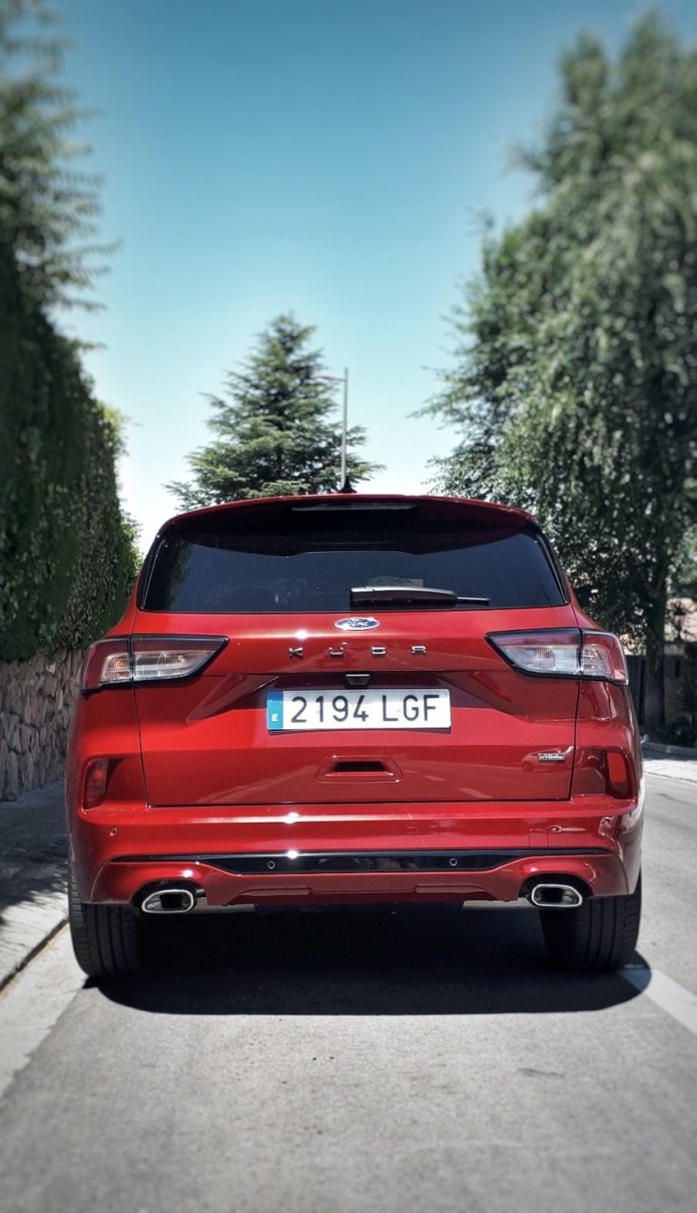 Prueba y opinión Ford Kuga Híbrido Enchufable merece la pena