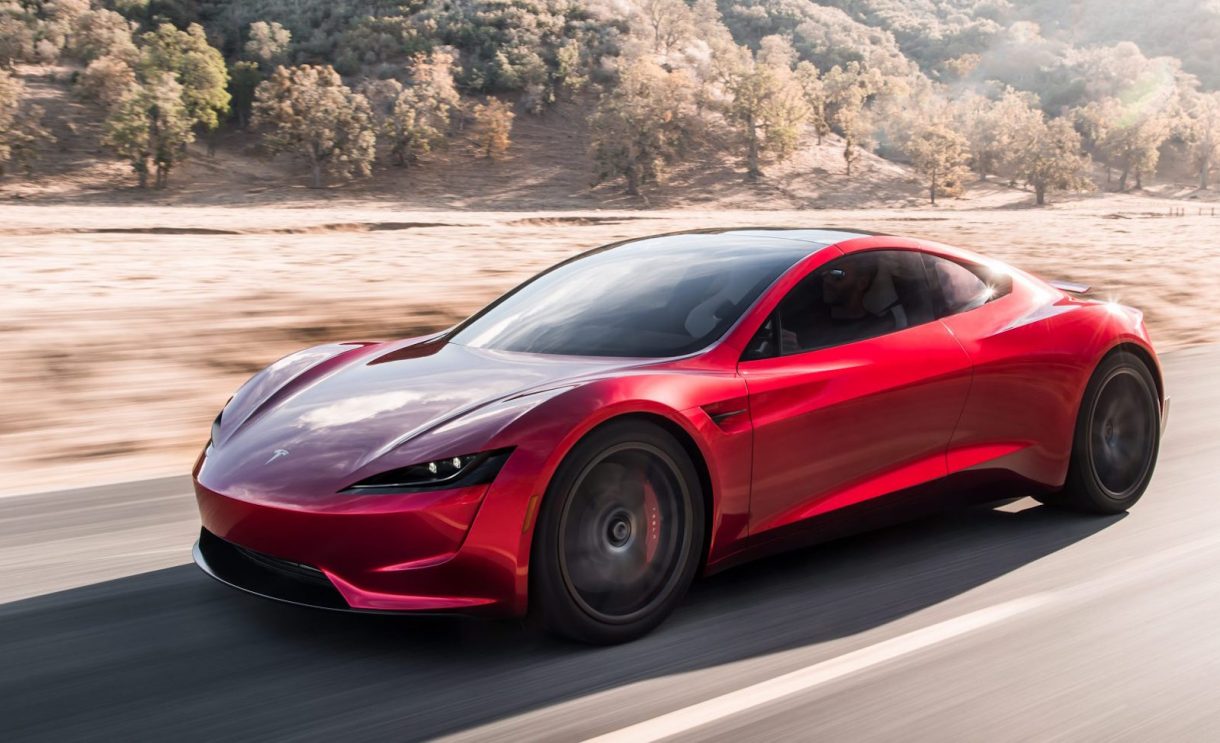 Koenigsegg confiesa sentirse avergonzado por las cifras de aceleración del Tesla Roadster