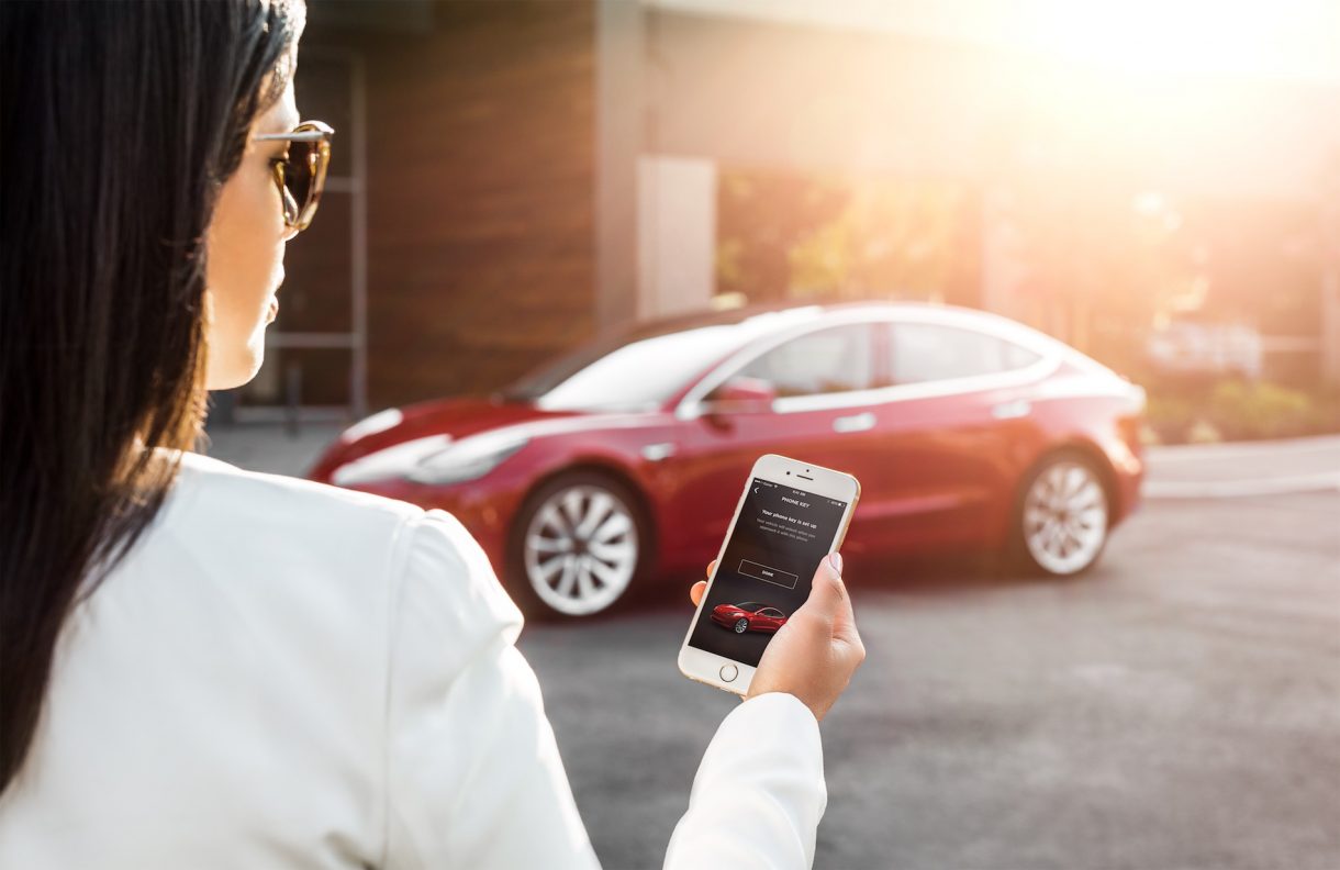 Tesla permitirá acceder remotamente a las cámaras del vehículo