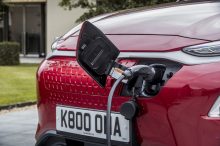 ¿Se puede cargar un coche eléctrico en un enchufe doméstico?