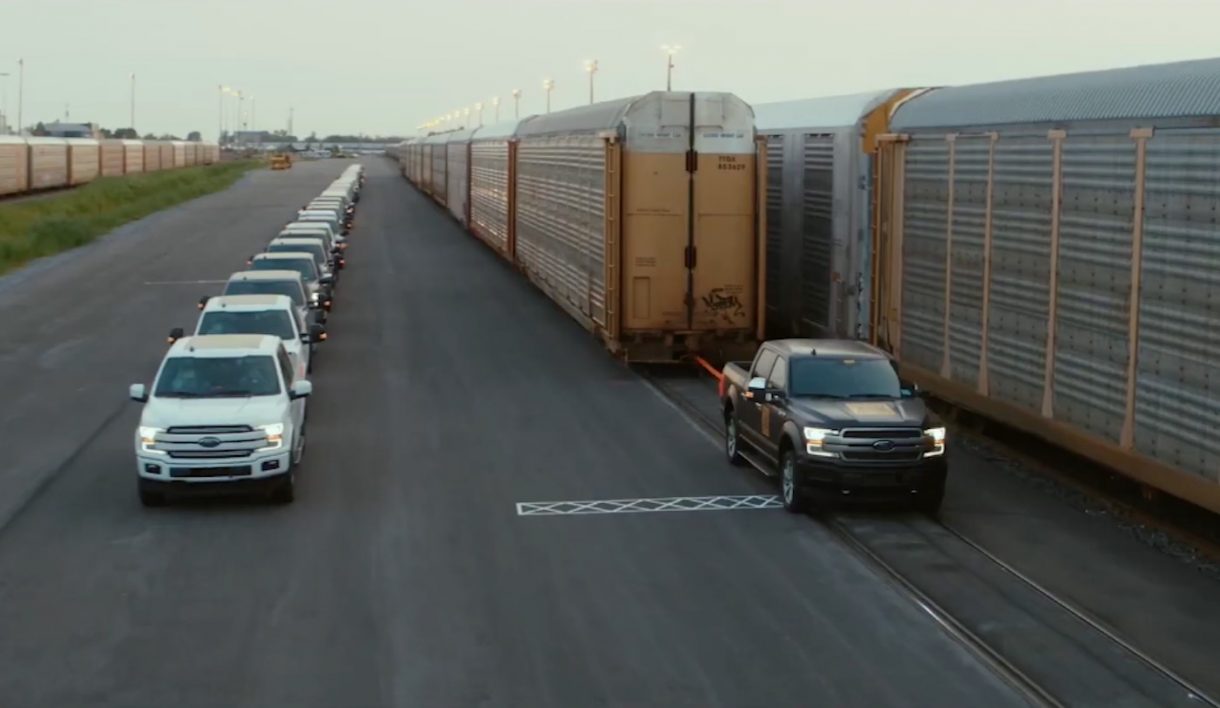 Ford saca músculo en un sorprendente vídeo promocional de la F-150 eléctrica