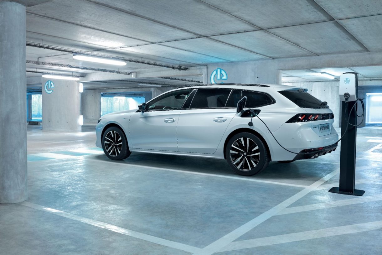 New Peugeot 508 Hybrid and Peugeot 508 SW Hybrid