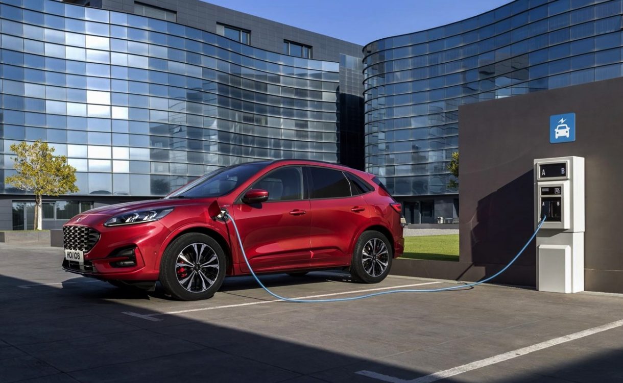The Ford Kuga Duratec 2.5 PHEV has already been priced from 37.800 euros. Is it the