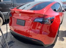 Tesla Modely Rojo
