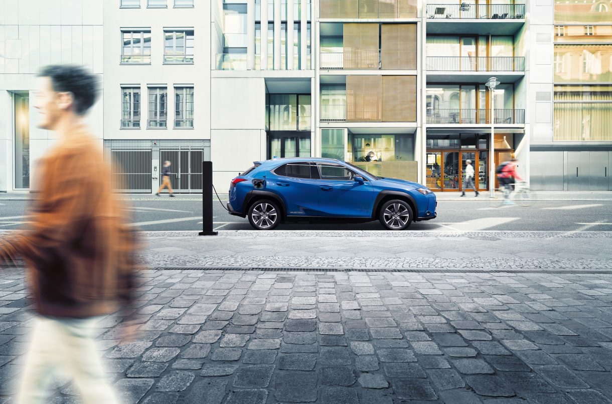 El Lexus UX 300e llegará a finales de año… con menos autonomía de lo esperado