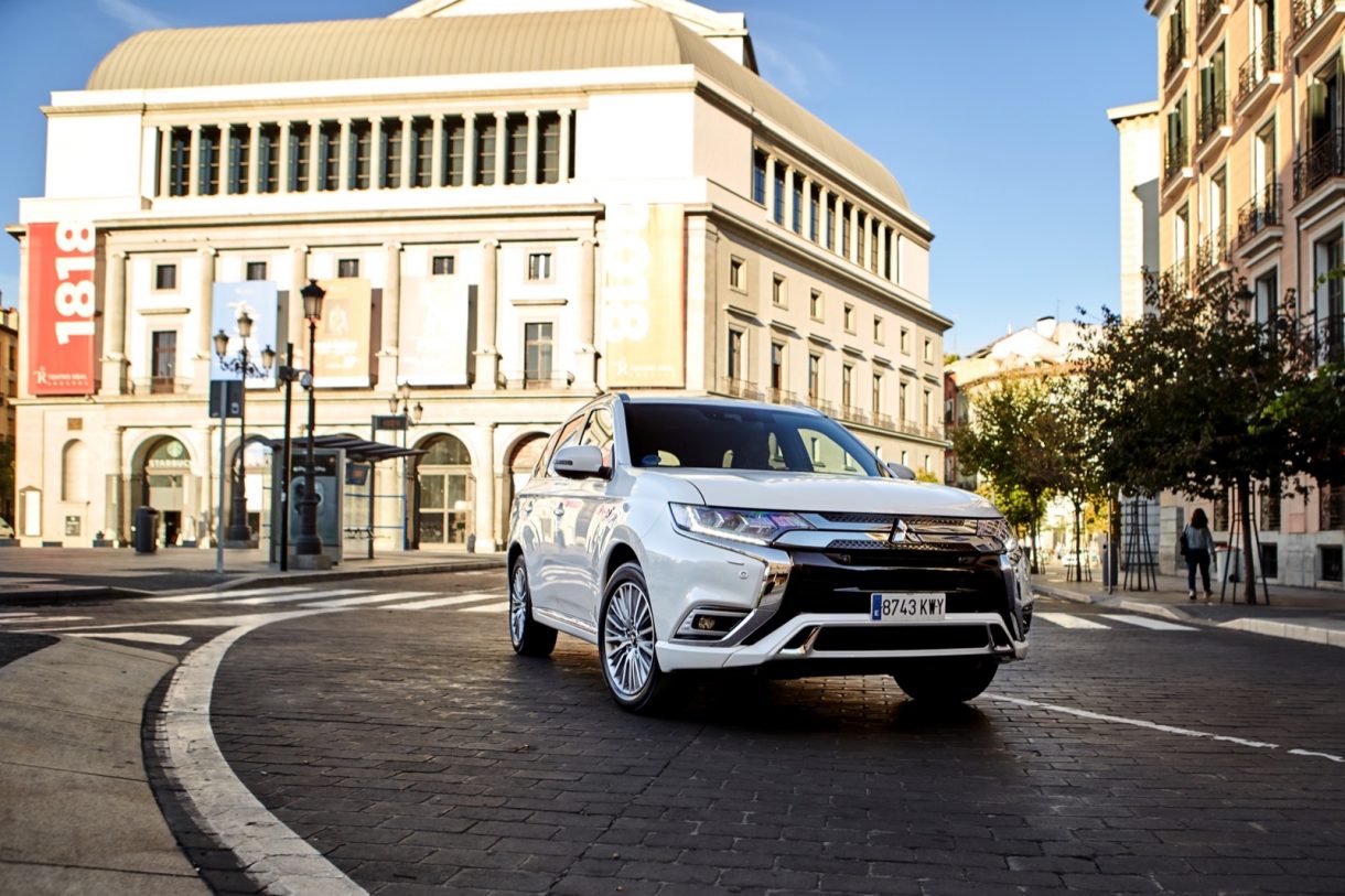 El Mitsubishi Outlander PHEV, con hasta 12.500 euros de descuento