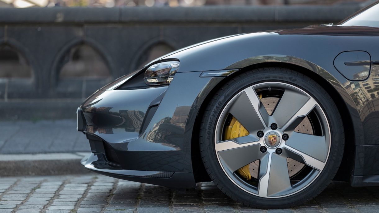 El Porsche Taycan se renueva para encarar el próximo año