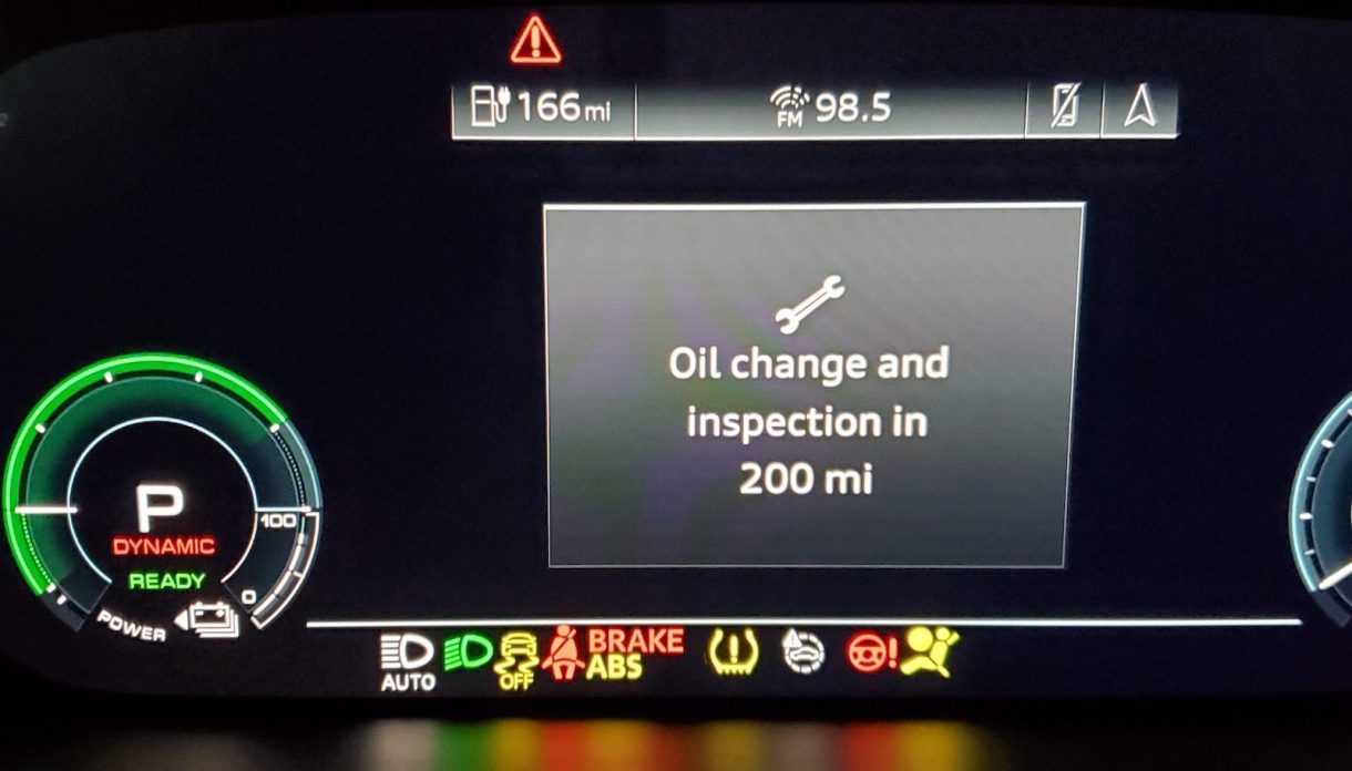 Lo nunca visto: algunos propietarios del Audi e-tron están recibiendo un aviso de cambio de aceite ¡en un eléctrico!