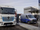 Así es la nueva estación de carga de Mercedes-Benz para vehículos comerciales con un MW de potencia