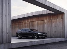 The Refreshed Volvo V90 Recharge T8 Plug In Hybrid In Platinum Grey
