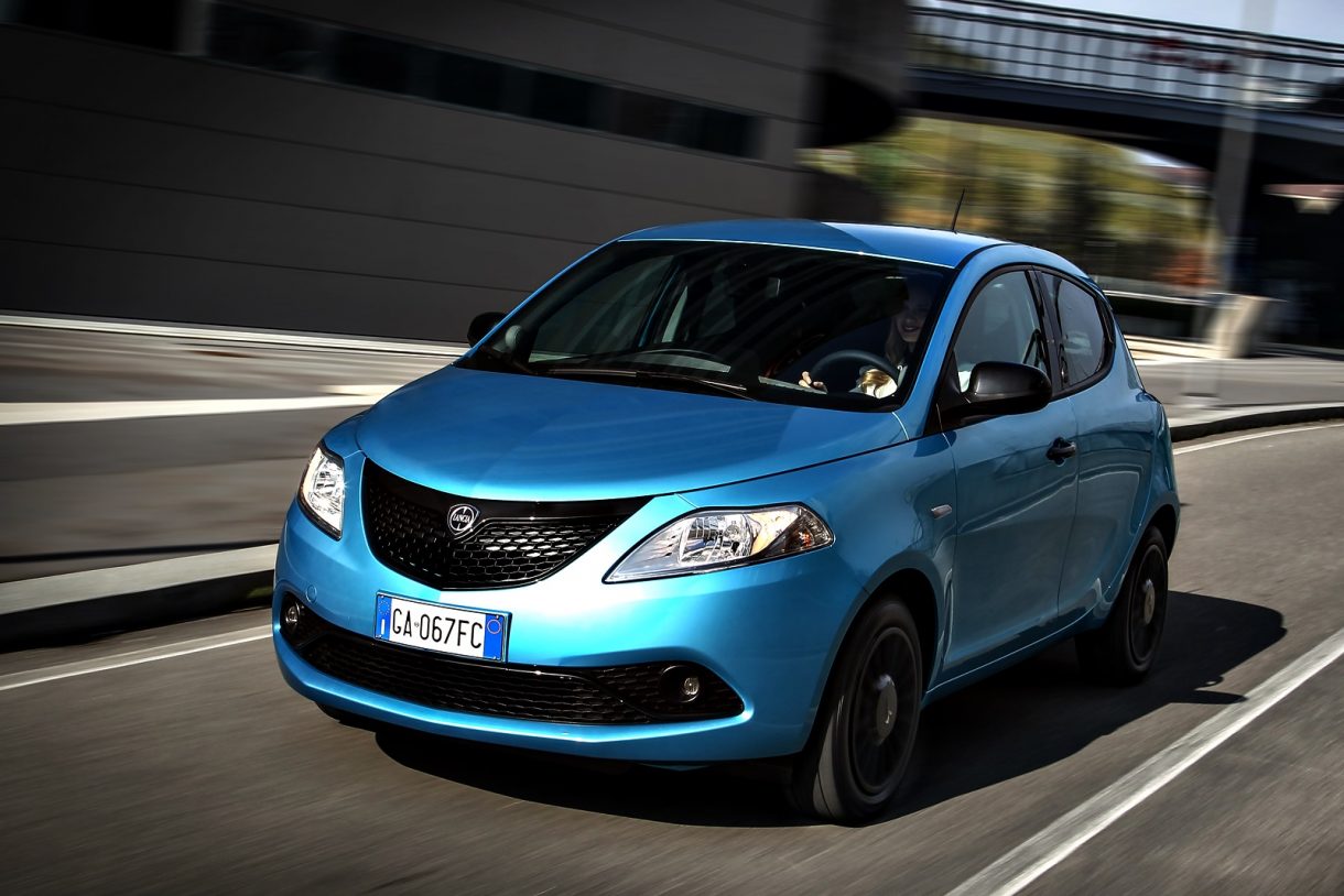 Lancia se suma a la hibridación con el Lancia Ypsilon Hybrid EcoChic