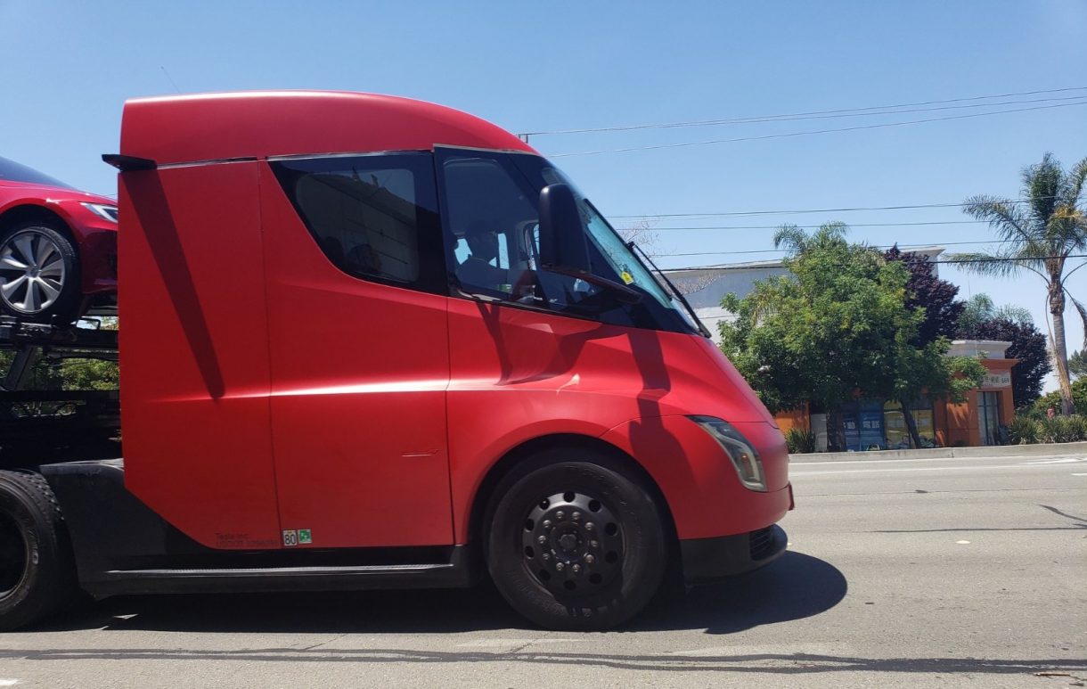El Tesla Semi se une para dar un último empujón a las entregas de vehículos del trimestre