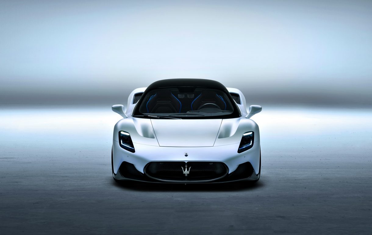 Las primeras informaciones anuncian que el Maserati MC20 Folgore de 2022 superará las prestaciones del V6 gasolina