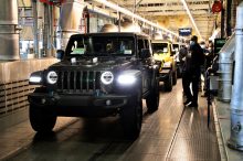 El primer Jeep Wrangler 4xe de fabricación en serie ya va camino del concesionario