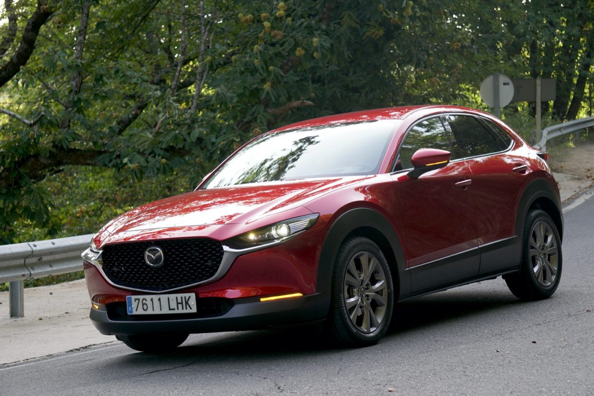 Prueba y opinión Mazda CX-30 2.0 Skyactiv-X: un SUV de gasolina que gasta como un diésel y tiene etiqueta ECO
