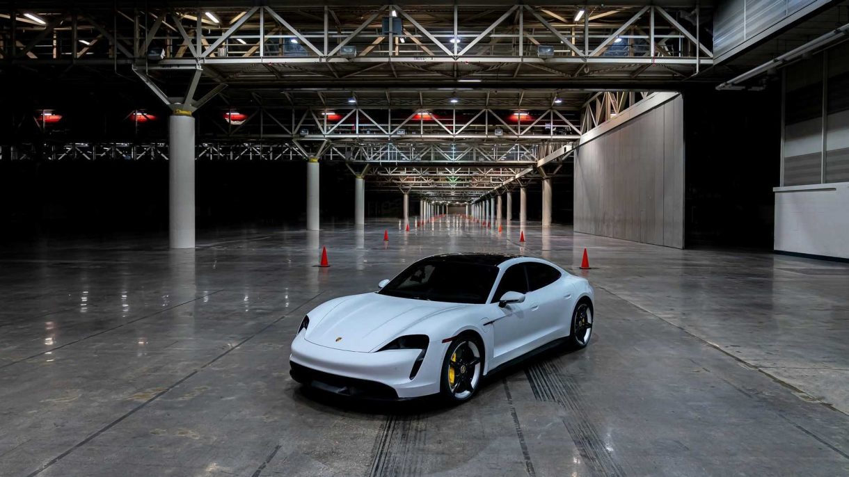 Porsche planea impulsar las ventas del Taycan en 2024 con un rediseño
