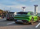 Porsche ofrece como complemento del Taycan Cross Turismo un par de bicicletas eléctricas