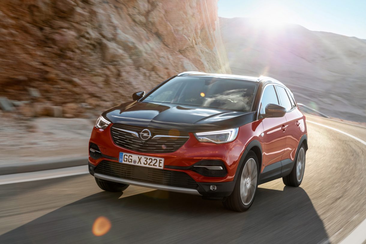 Presentación y prueba Opel Grandland X Hybrid: un SUV con mucha fuerza y con etiqueta cero
