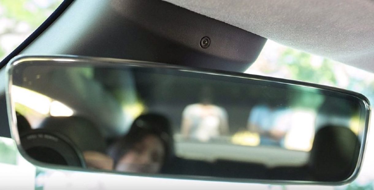La cámara interior de tu Tesla te vigilará a partir de ahora