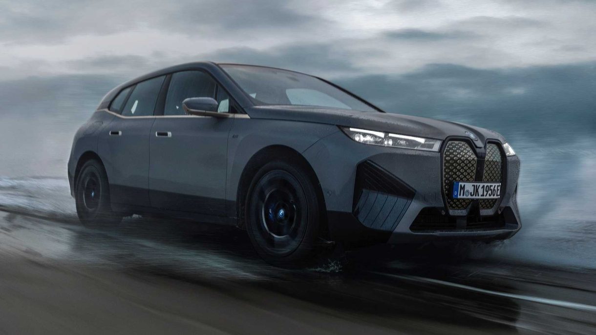 BMW introducirá algunas mejoras en el iX esta primavera