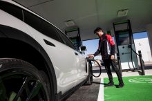Solo dos países de Europa suman la mitad de los cargadores para coches eléctricos