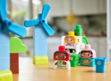 Mattel Unveils Mega Bloks Green Town™, The First Ever Toy Line Available At Mass Retail To Be Certified Carbonneutral®.
