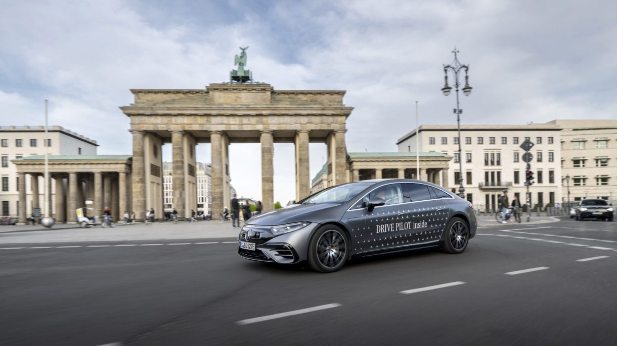 Drive Pilot de Mercedes-Benz, así funciona el sistema de conducción autónoma de nivel 3