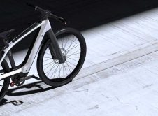 Take A Look At Evari S Titanium And Carbon Fiber 856 E Bike