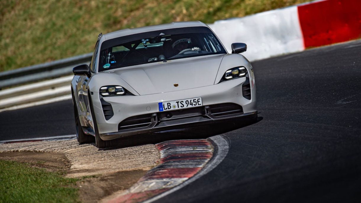 Porsche podría estar desarrollando un Taycan con triple motor eléctrico