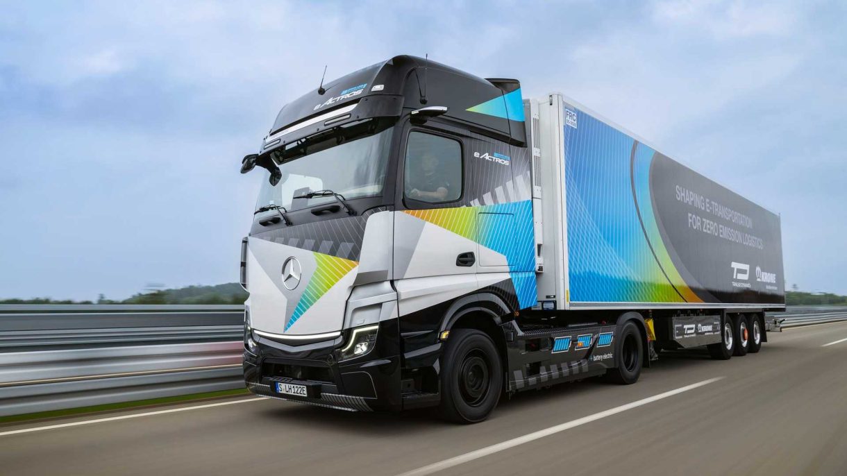 Dachser ampliará su flota con 50 unidades del eActros LongHaul