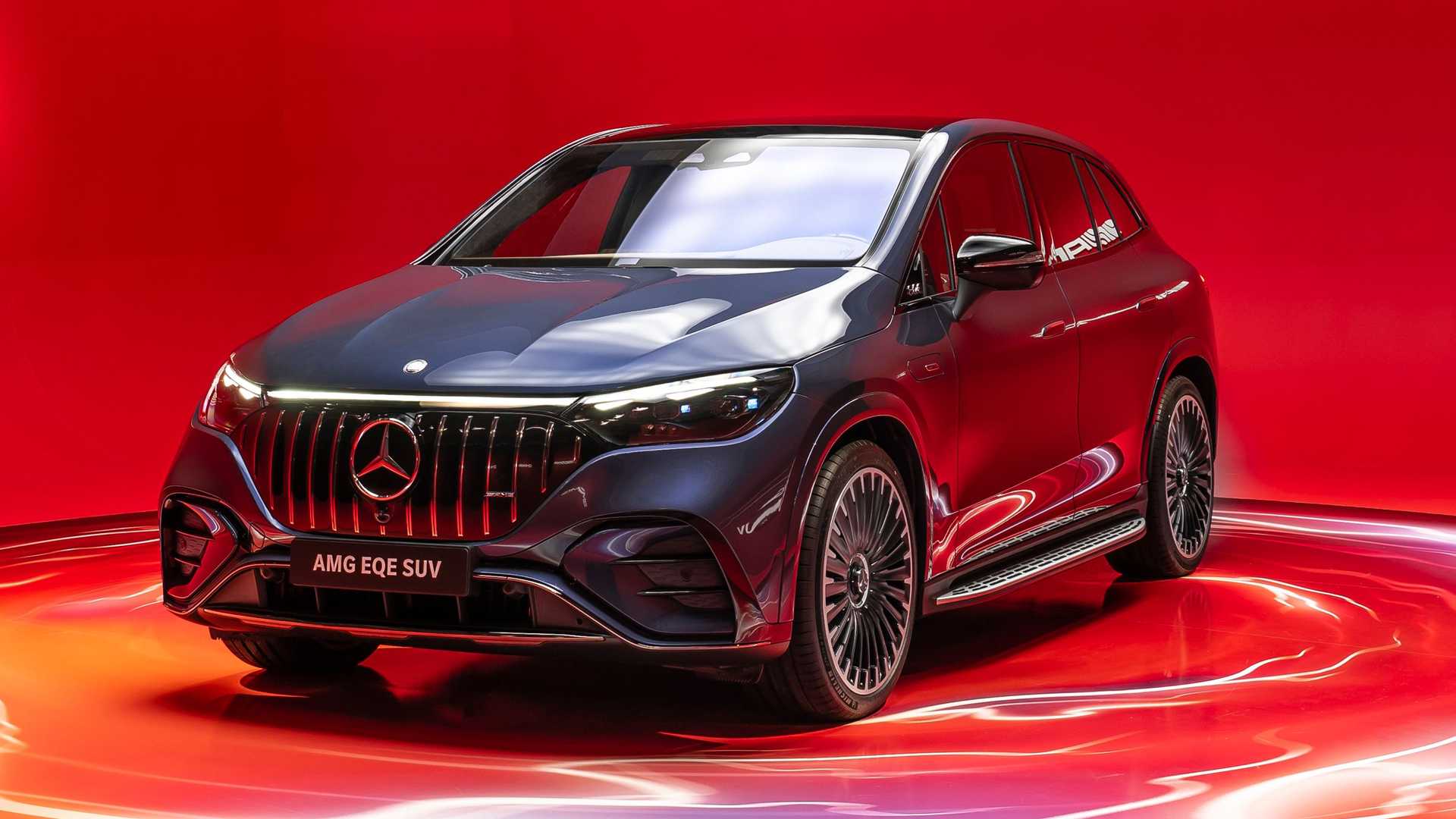 MercedesBenz muestra al mundo el nuevo EQE SUV