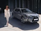 El Lexus UX 300e recibe una nueva batería que aumenta la autonomía hasta los 450 km