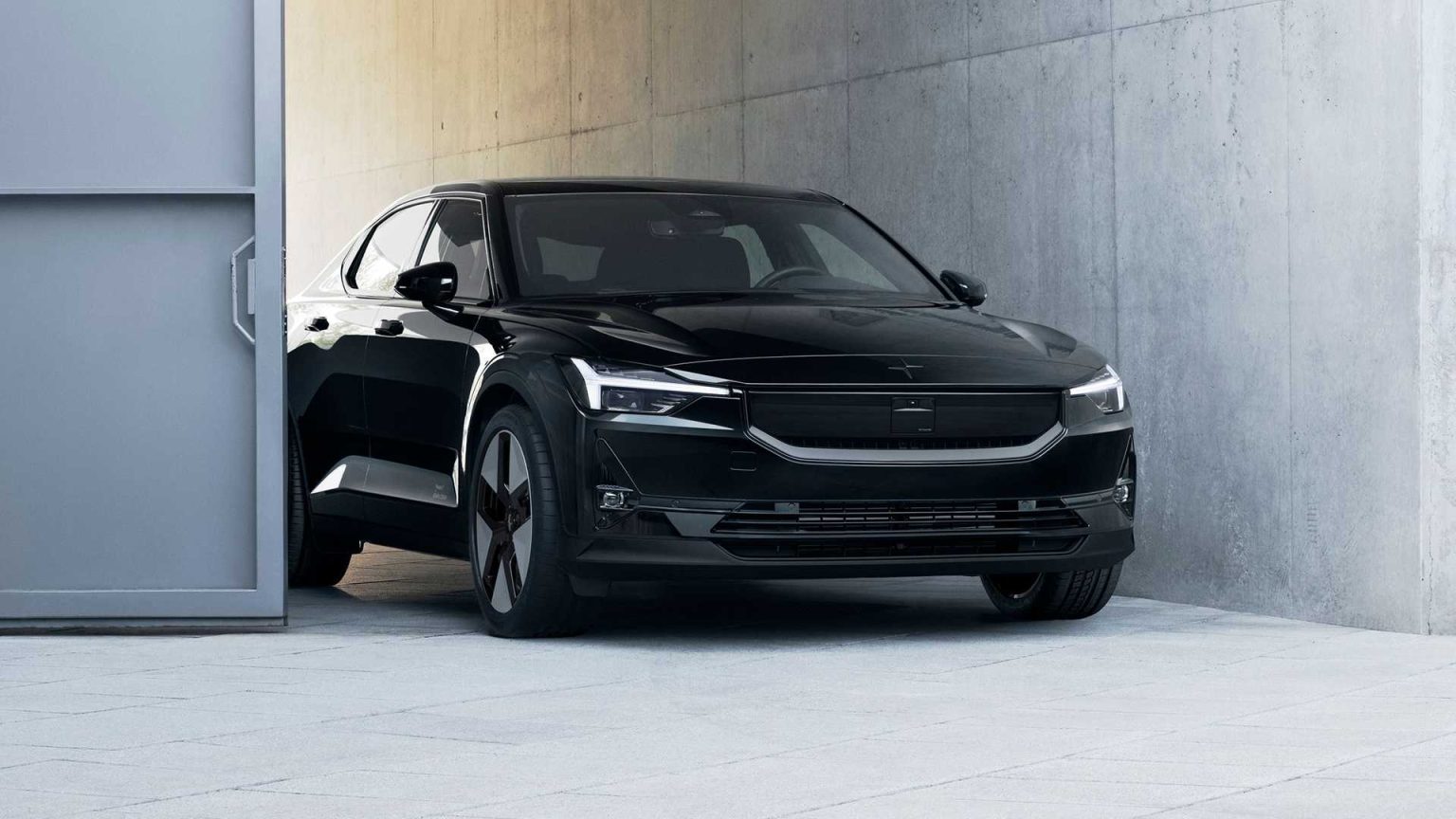 Polestar 2 2024 Black Driving ECO