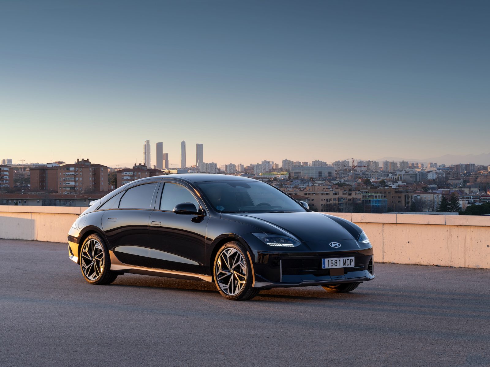 Hyundai IONIQ 6: la increíble berlina 100% eléctrica con hasta 614 km ...