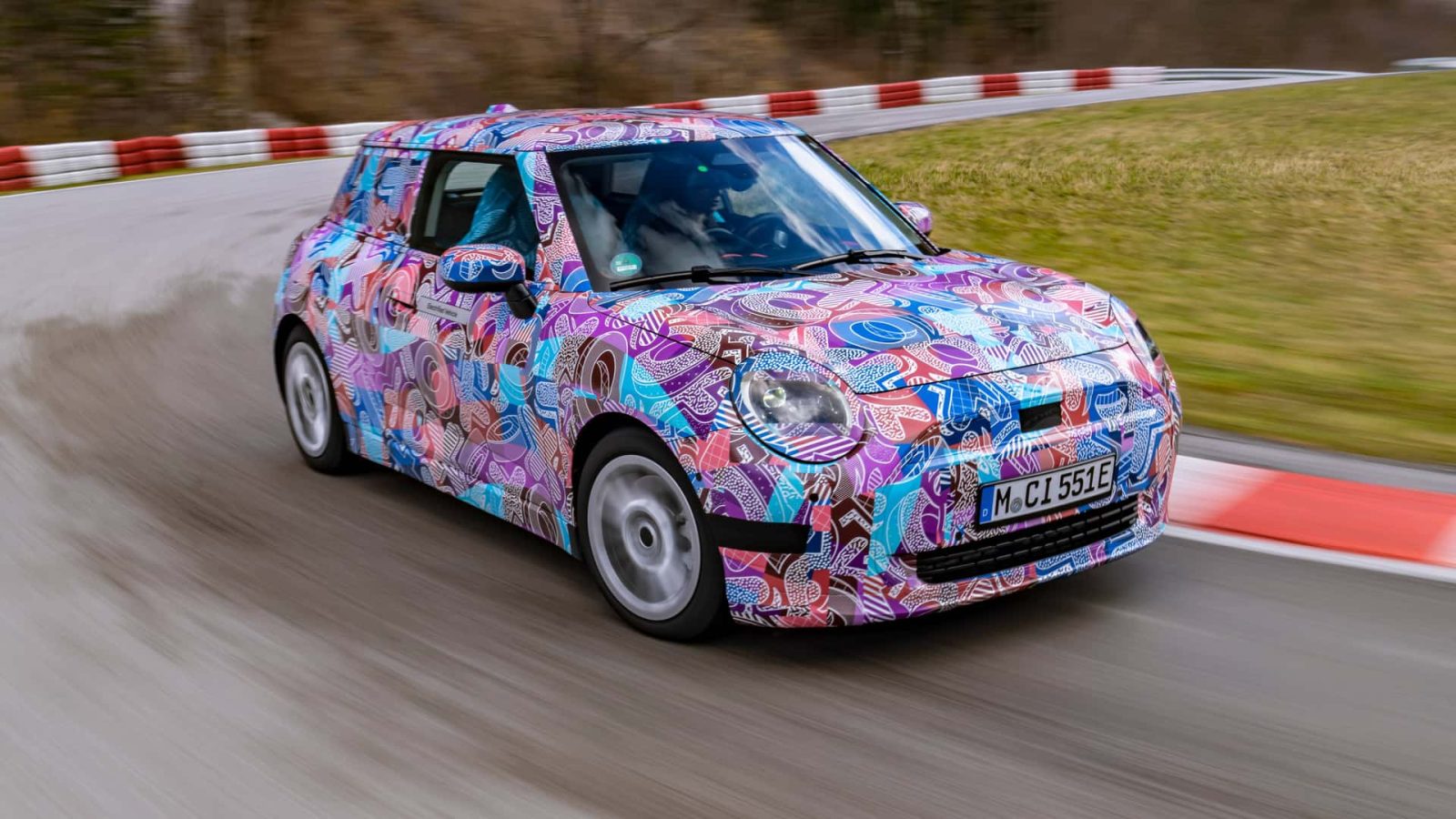 Mini Cooper Electric 2024 Corner Driving ECO