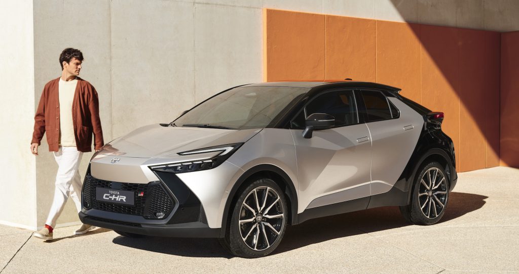 Toyota Chr 2024 Silver Driving ECO
