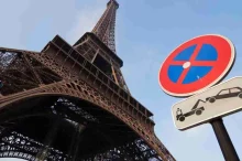 París elimina las ventajas de los coches eléctricos para aparcar en la ciudad