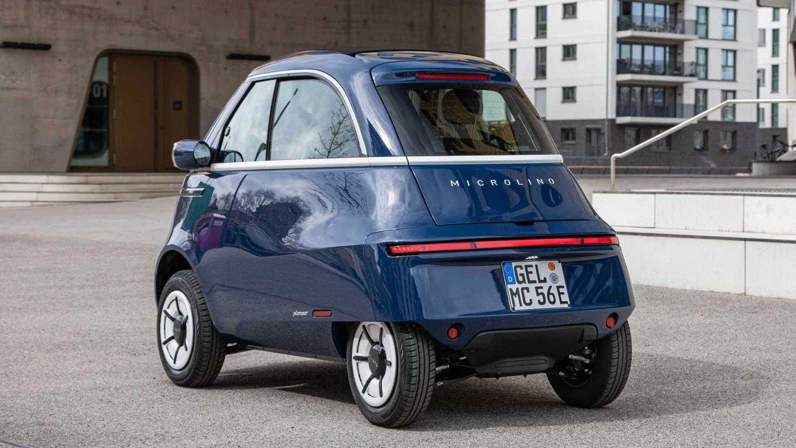 Microlino 2023 Back - Driving ECO