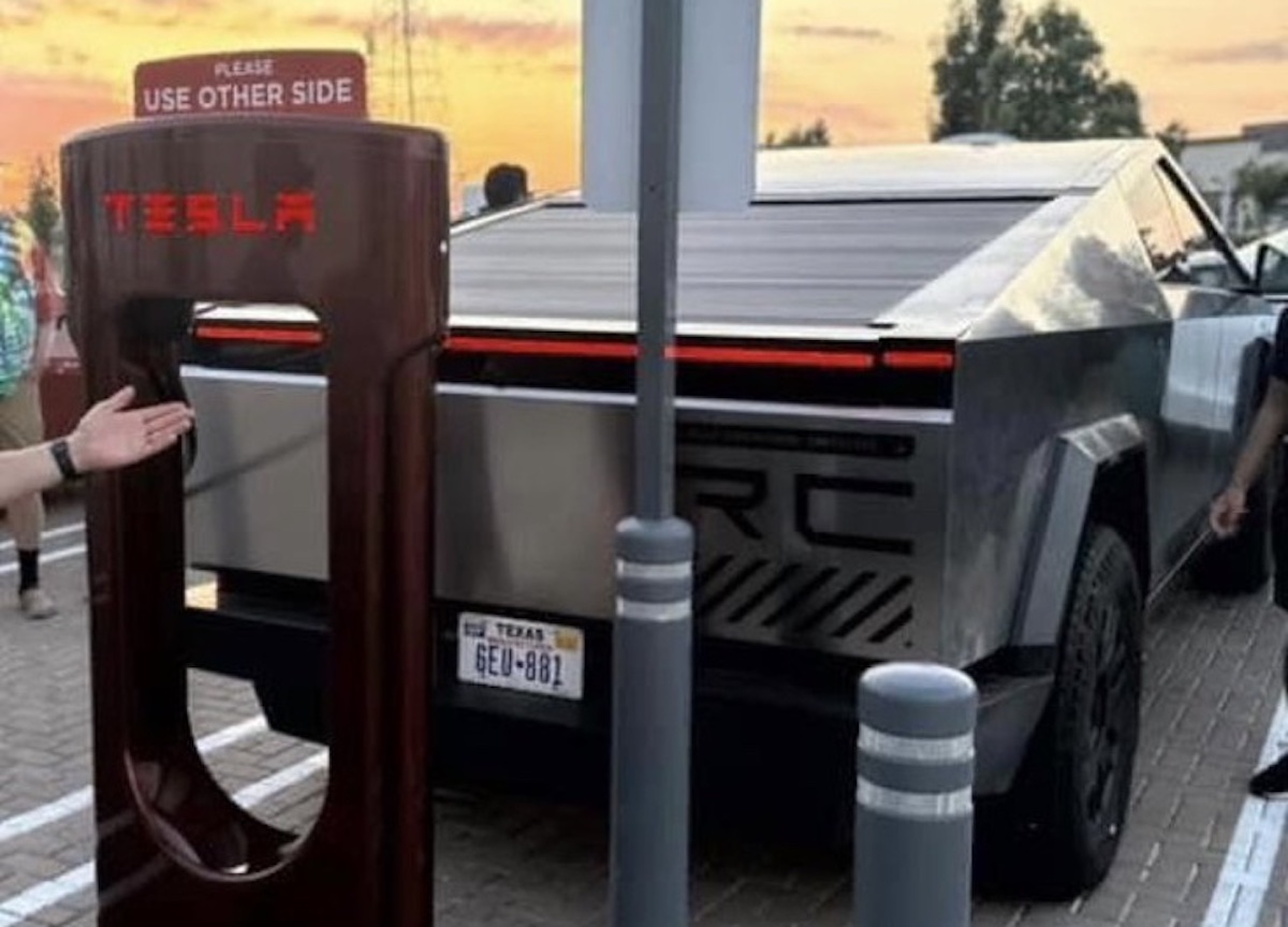 Tesla Supercharger 50kth Cybertruck