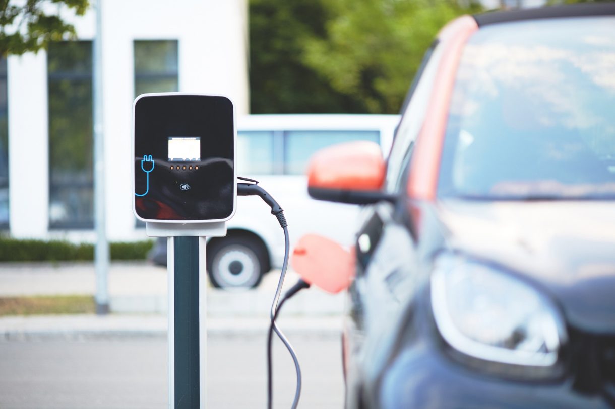 España se electrifica, poco a poco pero sin pausa: estas son las ventas en enero