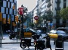 Barcelona vuelve a cobrar por aparcar coches eléctricos en zona azul