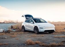 Tesla Model Y 2025 2