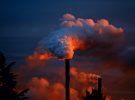 Los gobiernos incumplen compromisos climáticos y elevan sus planes de extracción fósil: se duplicará la producción prevista para 2030