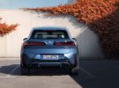BMW iX vs Mercedes-Benz EQE SUV: comparativa de SUV eléctricos premium por tecnología a bordo y seguridad
