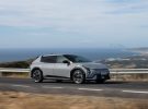 Kia EV4 vs Peugeot e-308: comparativa de compactos eléctricos por autonomía real y equipamiento