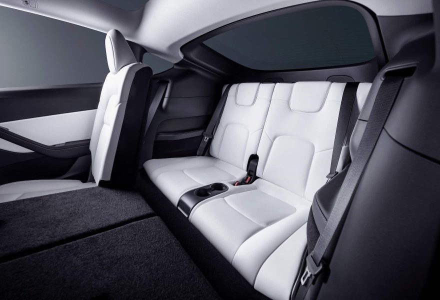 Mercedes-Benz EQE SUV vs Tesla Model Y: comparativa de SUV premium eléctricos por software y actualizaciones OTA