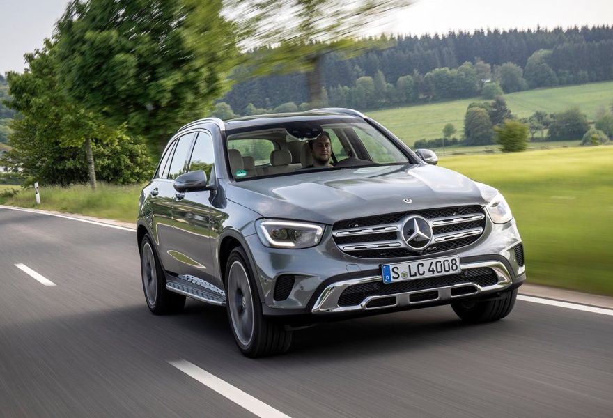 Mercedes-Benz GLC 300 e vs Lexus NX 450h+: comparativa de SUV-C PHEV premium por prestaciones y respuesta híbrida