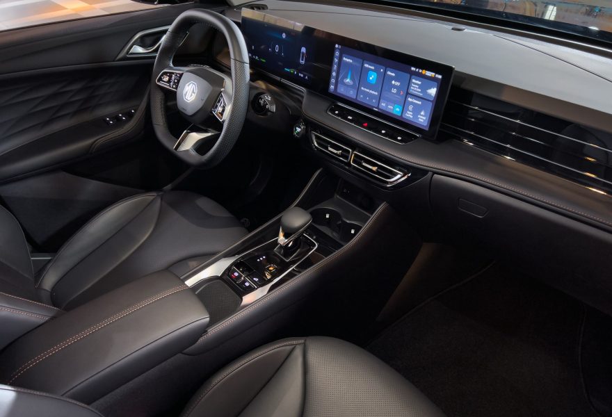 MG4 vs Tesla Model 3: comparativa de compactos eléctricos por autonomía real y precio ajustado