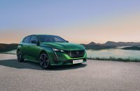 Peugeot 308 Hybrid vs Mercedes-Benz Clase A híbrido: comparativa de compactos PHEV por consumo mixto