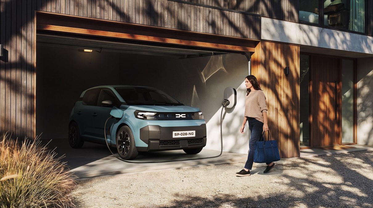 Qué diferencia hay entre un utilitario eléctrico y uno híbrido para conducción 100% urbana en 2026